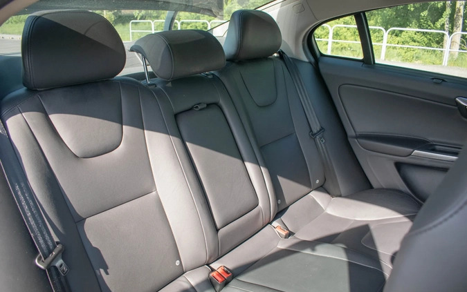 Volvo S60 cena 82900 przebieg: 43000, rok produkcji 2018 z Poznań małe 121